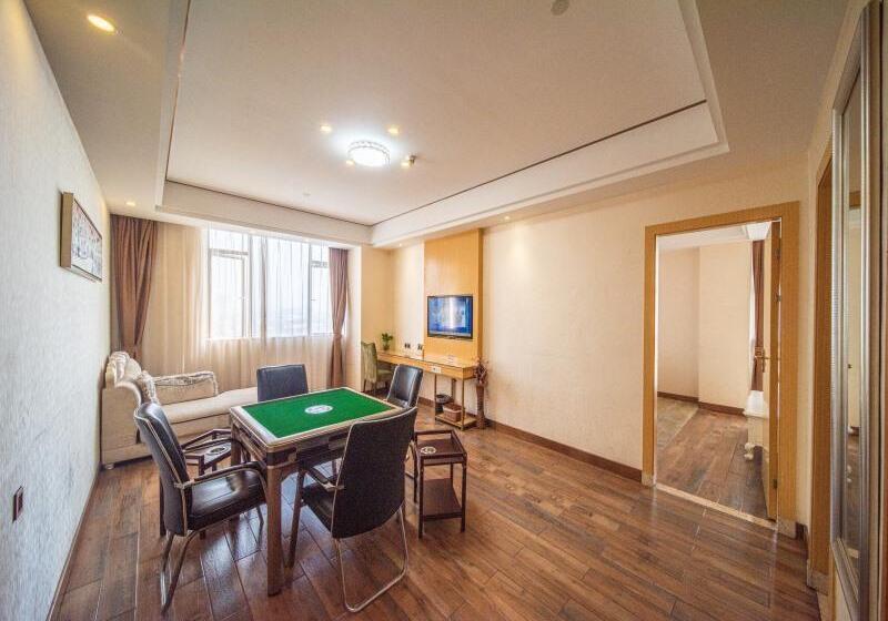 اتاق لوکس با چشم‌انداز شهر, Bahi Ajman Palace