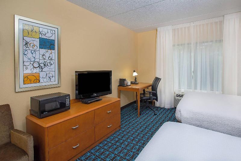 キングサイズベッドのスタンダードルーム, Fairfield Inn & Suites Kodak
