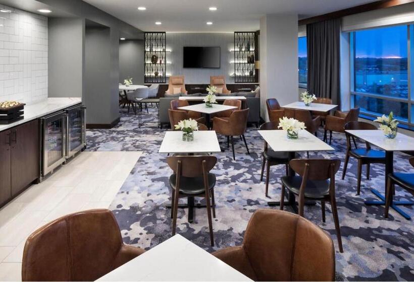 Номер Клуб Кровать Кинг, The Westin Edina Galleria