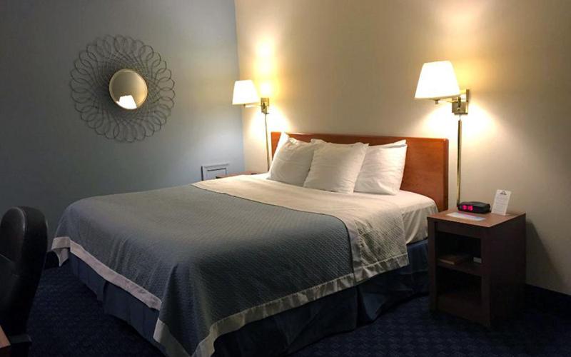 Номер Deluxe Кровать Кинг, Mainstreet Inn