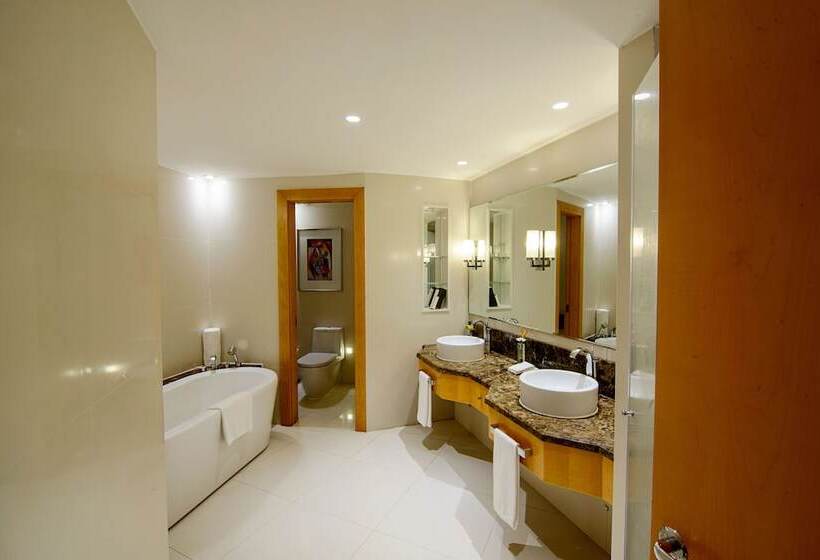 Club Room, Lagos Continental