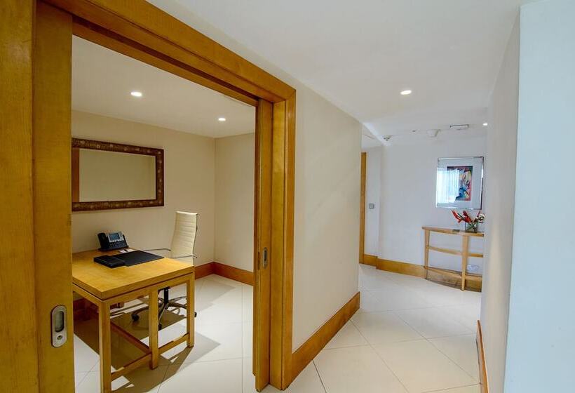 Suite, Lagos Continental