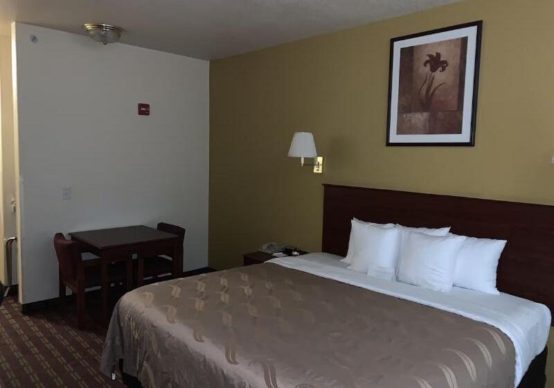 Номер Стандарт, Holiday Inn Express Wichita North   Park City By Ihg
