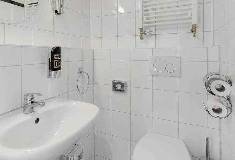 Четырехместный Номер Стандарт, a&o Frankfurt Galluswarte