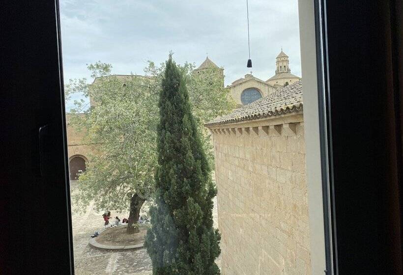 Номер Стандарт, Hostatgeria De Poblet