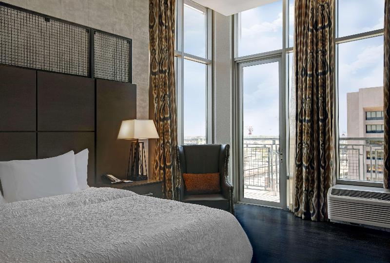 バルコニー付きスタンダードルーム, Hampton Inn & Suites Austin @ The University/capitol