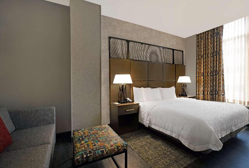 キングサイズベッドのスタンダードルーム, Hampton Inn & Suites Austin @ The University/capitol