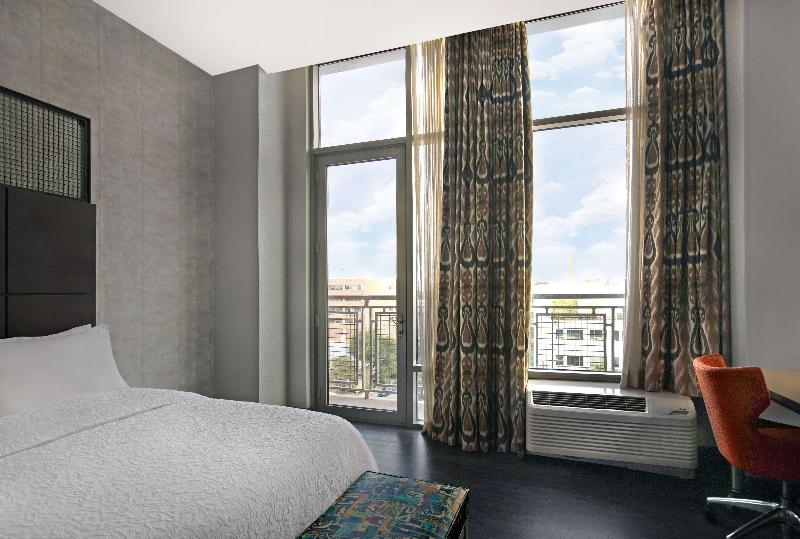 バルコニー付きスタンダードルーム, Hampton Inn & Suites Austin @ The University/capitol