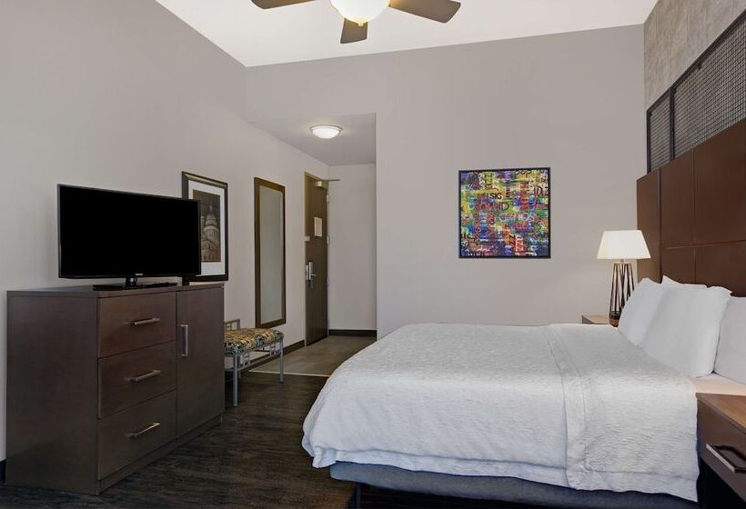 バルコニー付きスタンダードルーム, Hampton Inn & Suites Austin @ The University/capitol