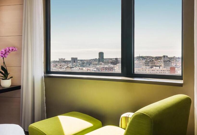 带城市景观和大床的豪华房间, Lindner Hotel Bratislava, Part Of Jdv By Hyatt