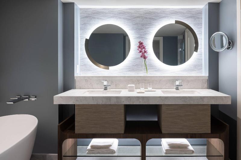 Номер Стандарт, Mainport Hotel Rotterdam, A Hilton Affiliate