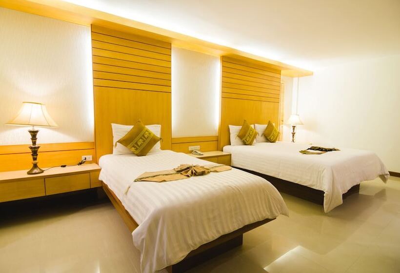 חדר סטנדרט לשלושה, Patong Terrace