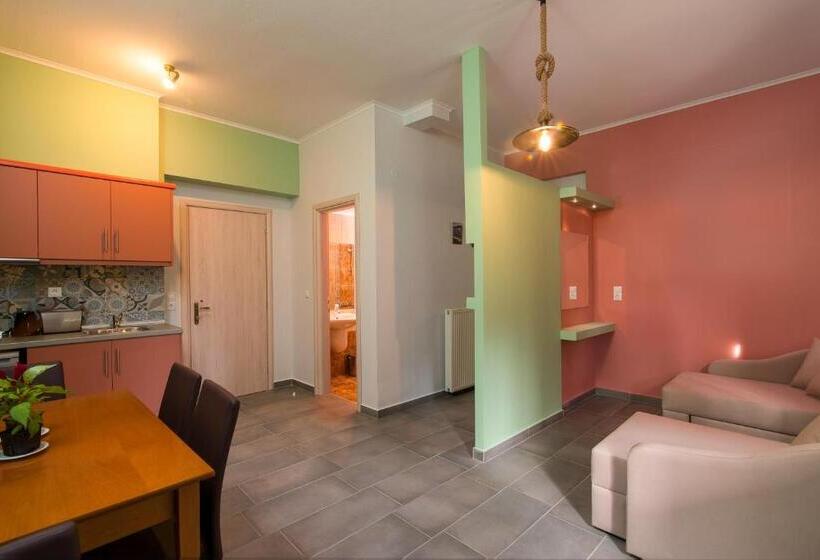 带1个卧室带泳池的公寓, Pegasus Adult Friendly