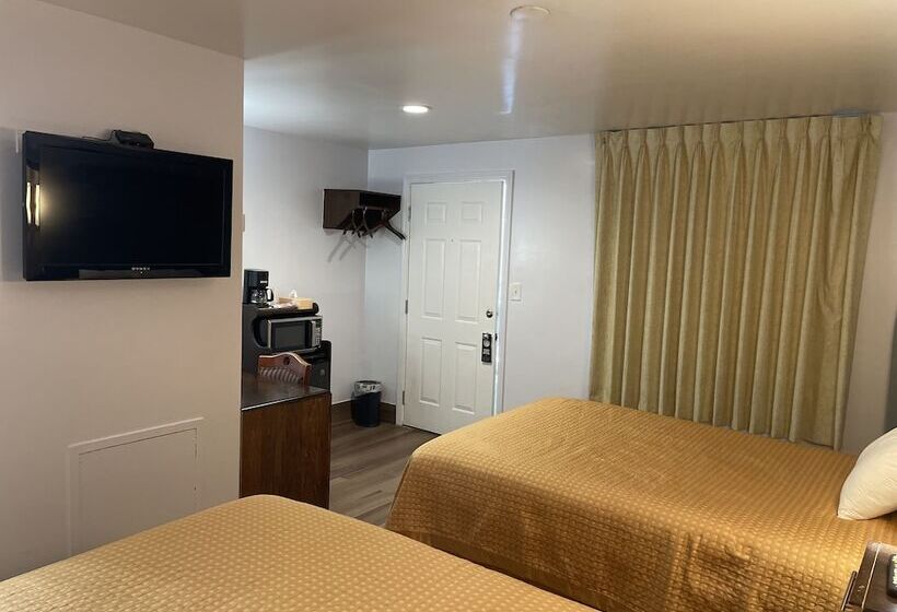 Номер Стандарт 2 Двуспальные Кровати, Scottish Inn   North Tonawanda
