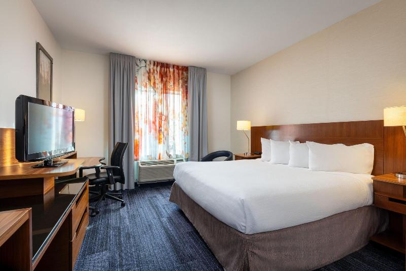 스탠다드 룸 킹사이즈 침대, Fairfield Inn & Suites By Marriott Smithfield