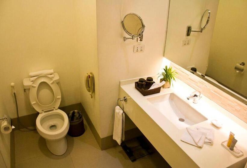 디럭스 룸 킹사이즈 침대, Harolds Hotel Cebu Formerly Harolds Evotel Cebu