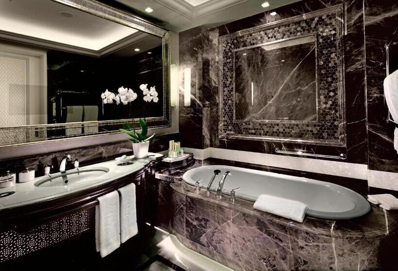 سوئیت جونیور با چشم‌انداز, Shangrila Bosphorus, Istanbul
