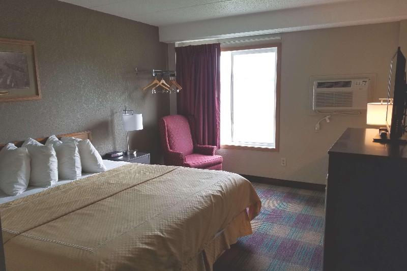 Люкс Deluxe Кровать Кинг, Super 8 By Wyndham Glenwood