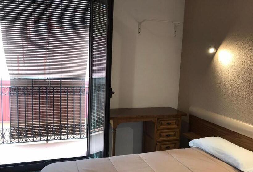 Номер Стандарт, Hostal Radio Barcelona