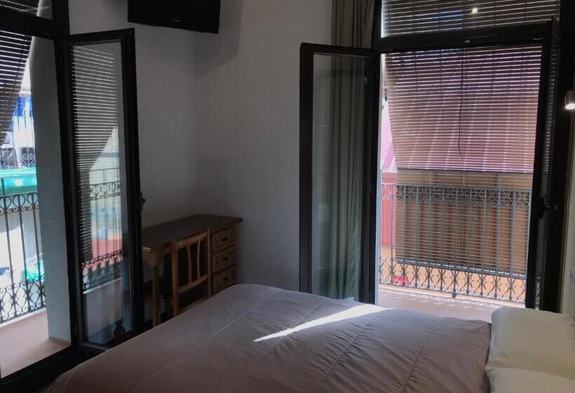 Номер Стандарт, Hostal Radio Barcelona
