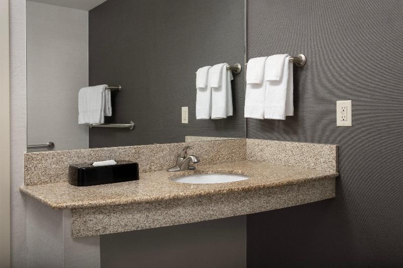 스탠다드 룸 킹사이즈 침대, Courtyard By Marriott Little Rock North