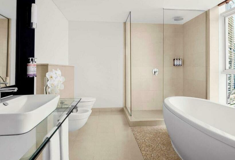 Люкс Премиум, Mövenpick Hotel Jumeirah Lakes Towers Dubai