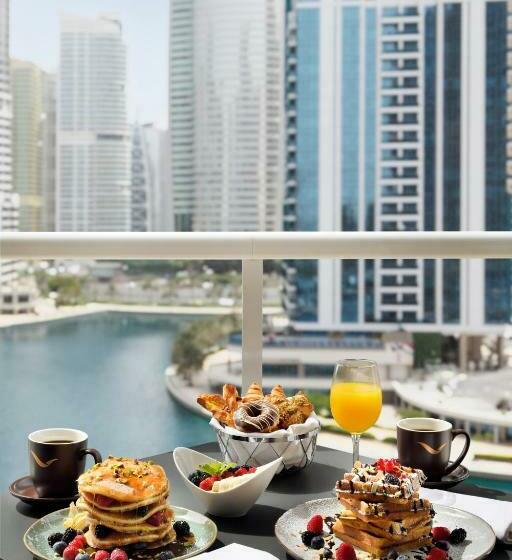 Полулюкс Клуб, Mövenpick Hotel Jumeirah Lakes Towers Dubai