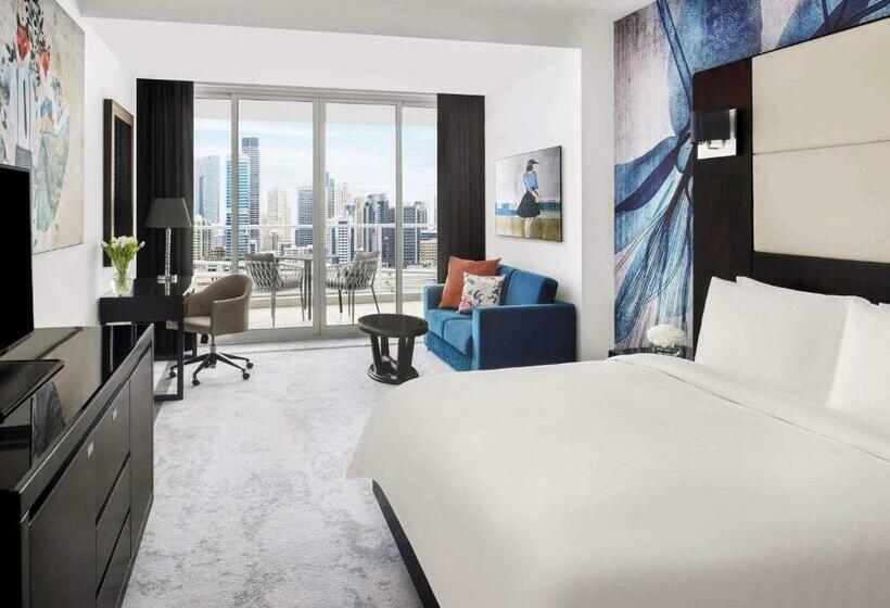 Номер Superior Кровать Кинг, Mövenpick Hotel Jumeirah Lakes Towers Dubai