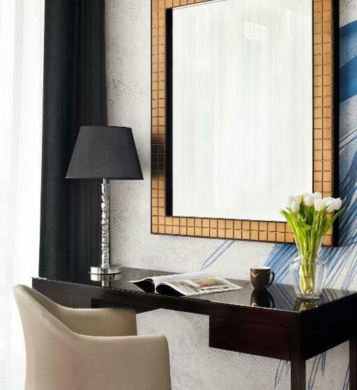 Номер Superior Кровать Кинг, Mövenpick Hotel Jumeirah Lakes Towers Dubai