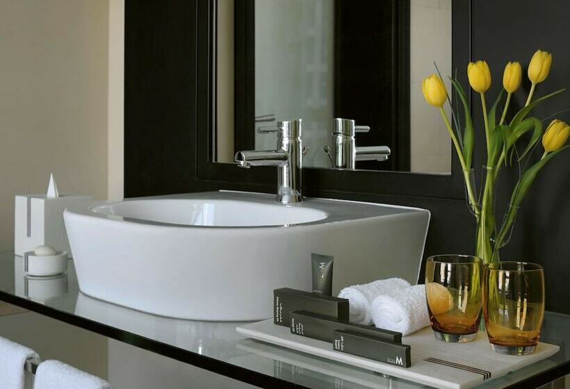 Номер Superior, Mövenpick Hotel Jumeirah Lakes Towers Dubai