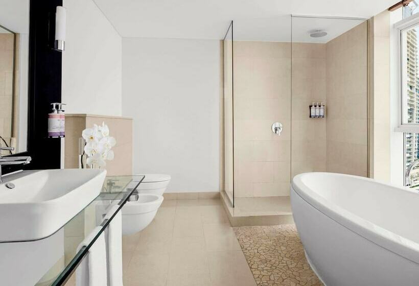 Люкс Премиум, Mövenpick Hotel Jumeirah Lakes Towers Dubai