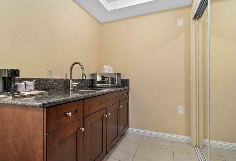 Suite Familiale, The Lemon Tree