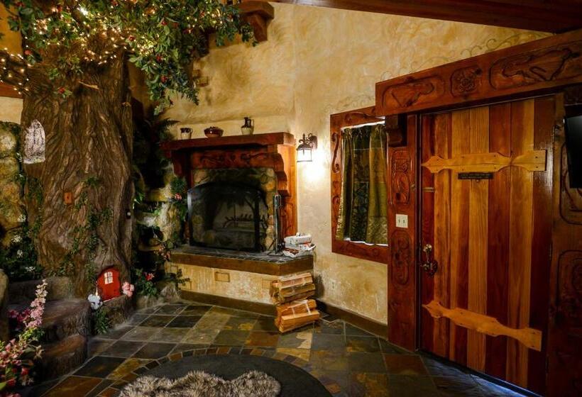침실 1개 주택, Castle Wood Theme Cottages  Couples Only