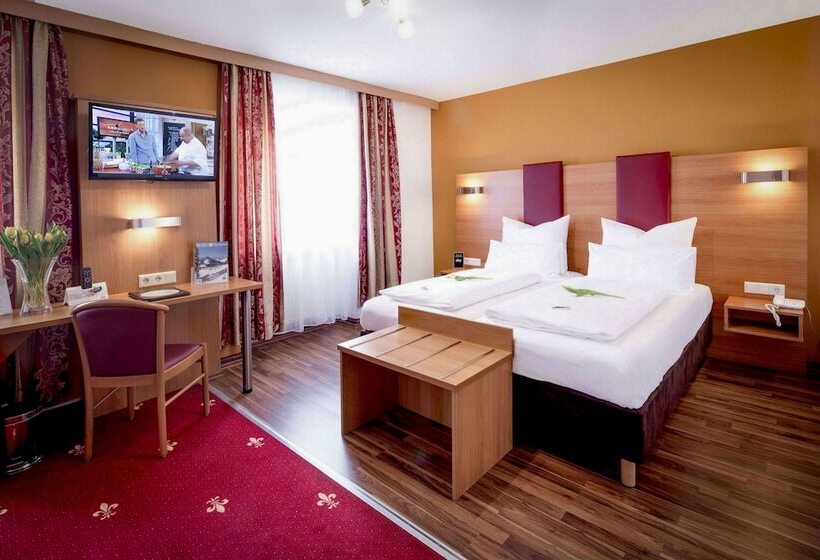 Четырехместный Номер Стандарт, Tiptop Hotel Burgschmiet Garni