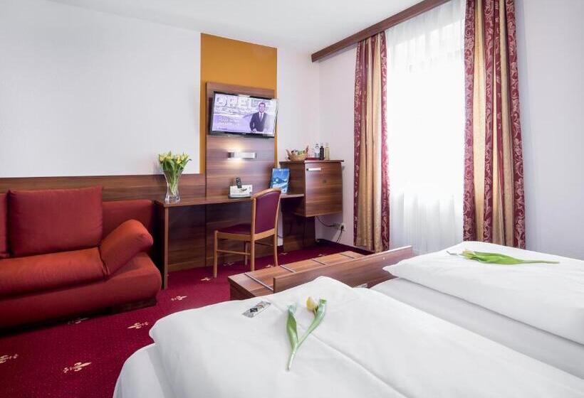 Семейный Номер, Tiptop Hotel Burgschmiet Garni