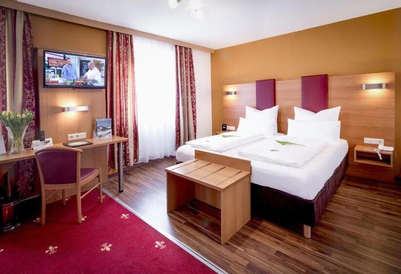 Четырехместный Номер Стандарт, Tiptop Hotel Burgschmiet Garni