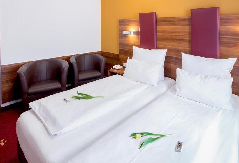 Номер Стандарт, Tiptop Hotel Burgschmiet Garni