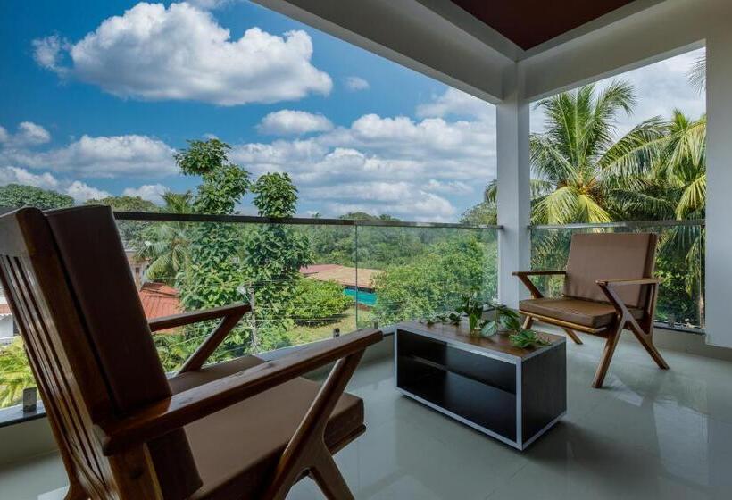 带阳台的豪华间, Om Shanti Residence