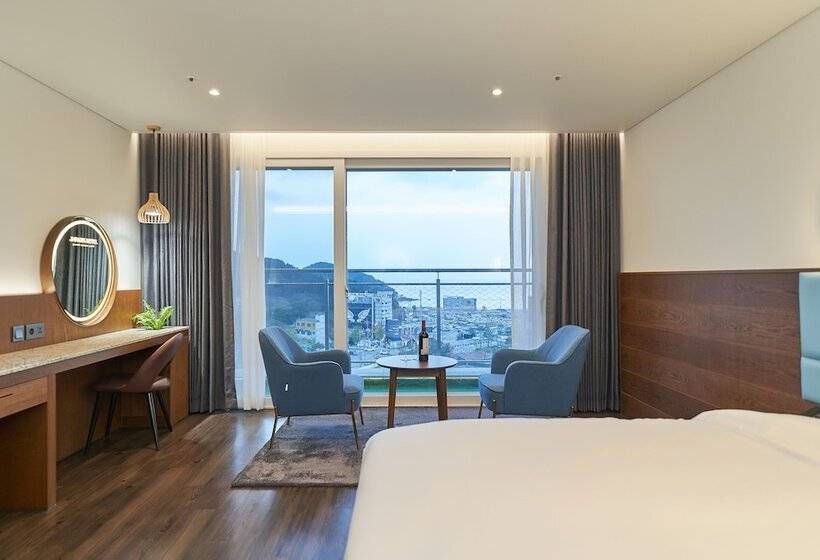 Номер Deluxe, Jn Park