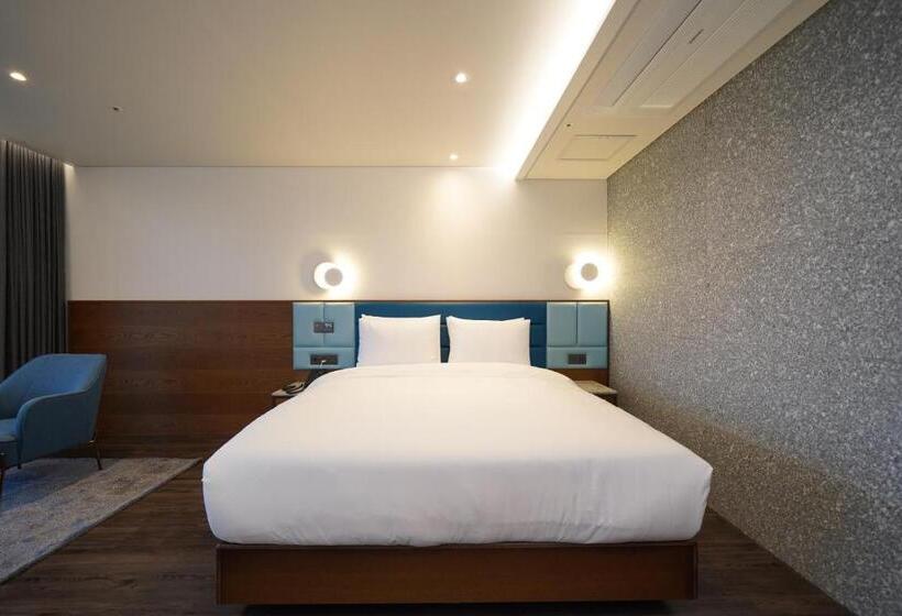 Номер Deluxe, Jn Park