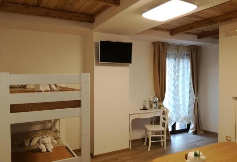 Четырехместный Номер Стандарт с Балконом, Antico Borgo