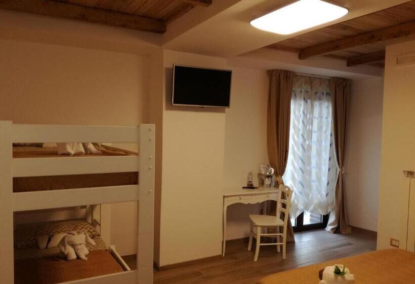 Четырехместный Номер Стандарт с Балконом, Antico Borgo
