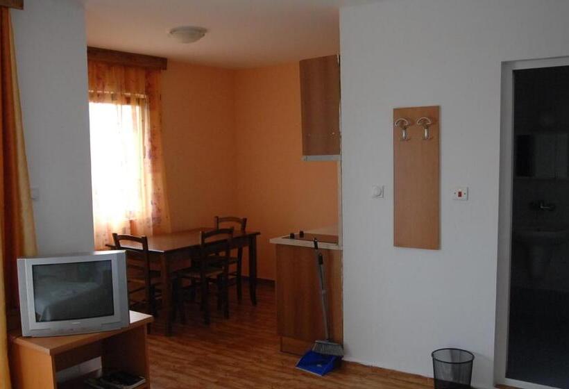 استودیوی استاندارد, Condo Hotel Valentina