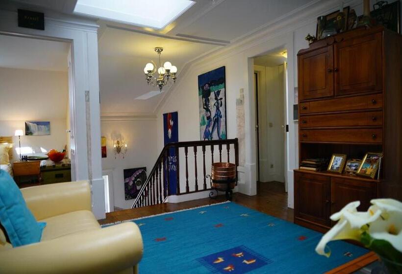 اتاق سه‌نفرۀ استاندارد با سرویس بهداشتی بیرون از اتاق, Adore Portugal Coimbra Guest House