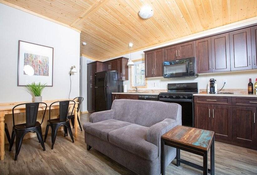 Хижина Deluxe, Fairmont Hot Springs Resort