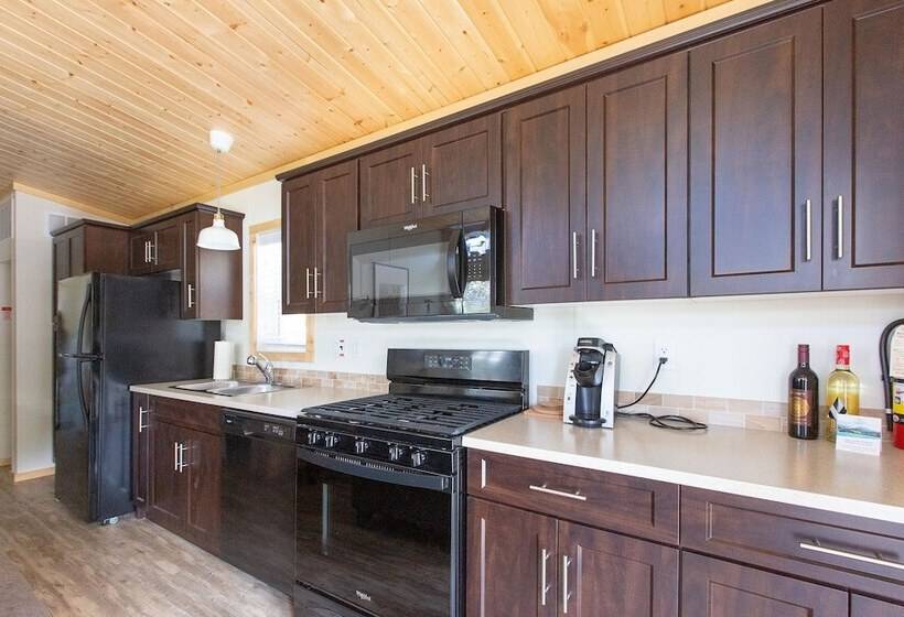 Хижина Deluxe, Fairmont Hot Springs Resort