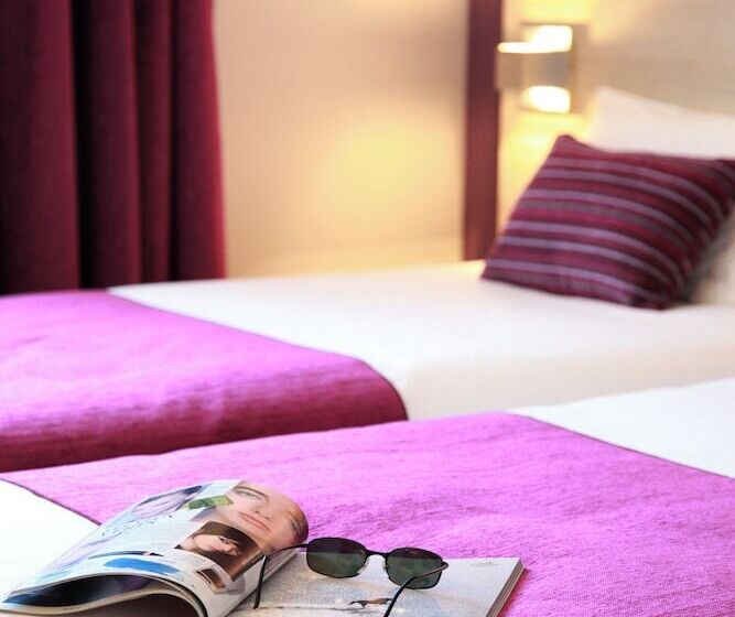 Номер Комфорт, Brit Hotel Vannes Theix