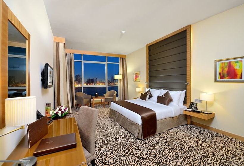 Номер Премиум Вид на Озеро, Copthorne Hotel Sharjah