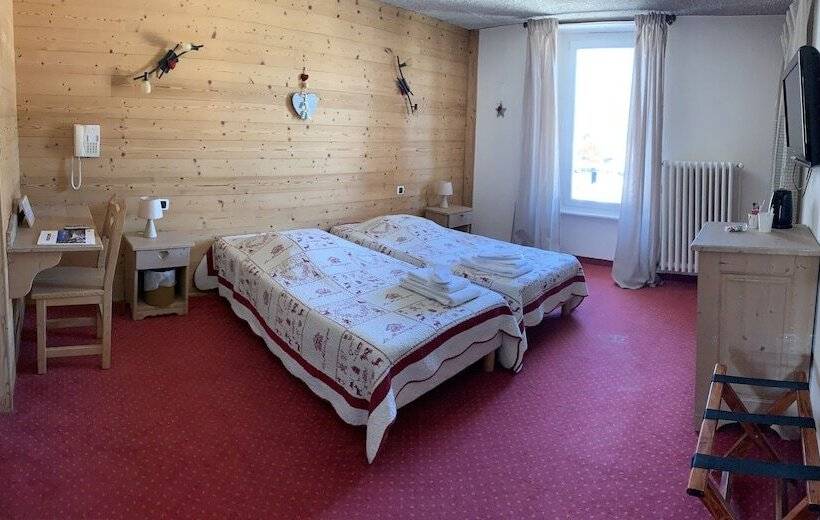 Номер Стандарт, Hôtel Le Dauphin