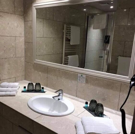 家庭间, La Villa 10 Hôtel Spa